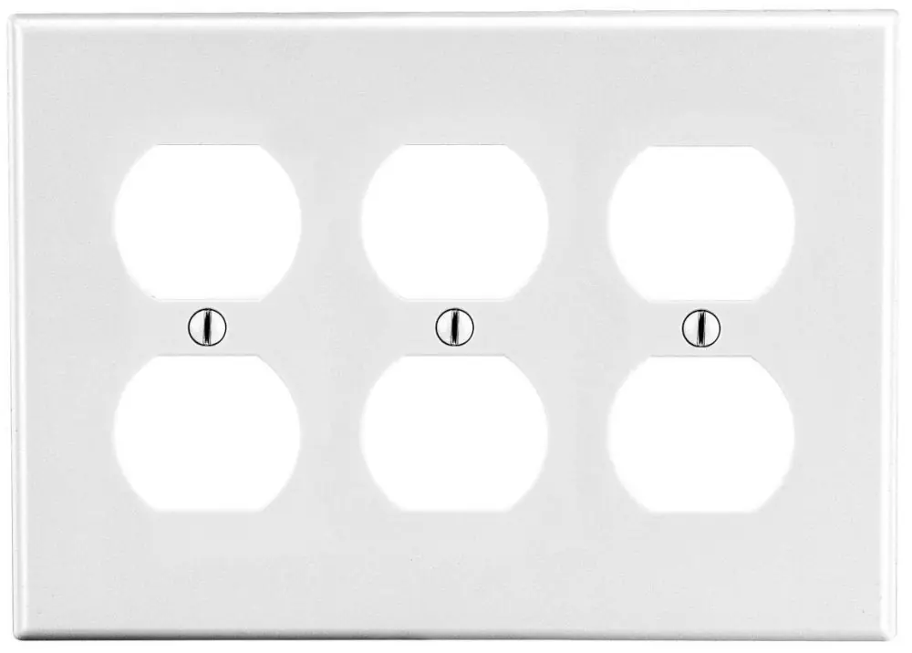 Hubbell P83W HUBBELL WALLPLATE, 3-G, 3) DUP, WH