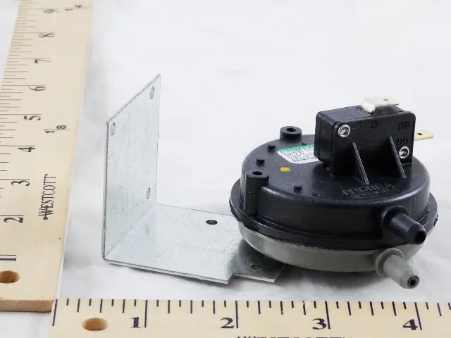 SK0500586-US20260702-105043-0 Air Switch .25"wc (CE124)W/BKT - Image 1